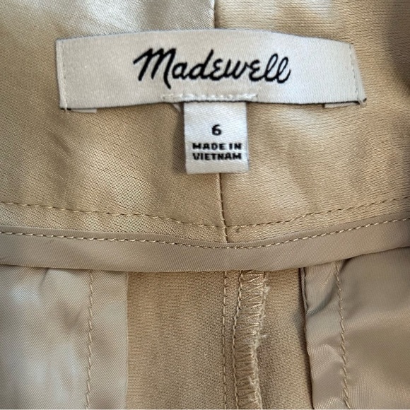 Madewell High Rise Straight Pleated Cargo Satin Trousers in Light Sand, Size 6 - Picture 3 of 12
